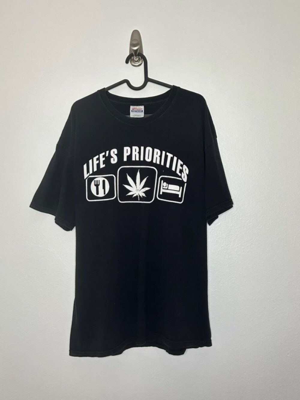 Hanes Heavyweight Life’s Priorities Marijuana Graphic T-Shirt Size XL